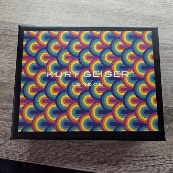 Kurt Geiger Iridescent Quilted Cream Crossbody with Gold Chain - Picture 4 of 4